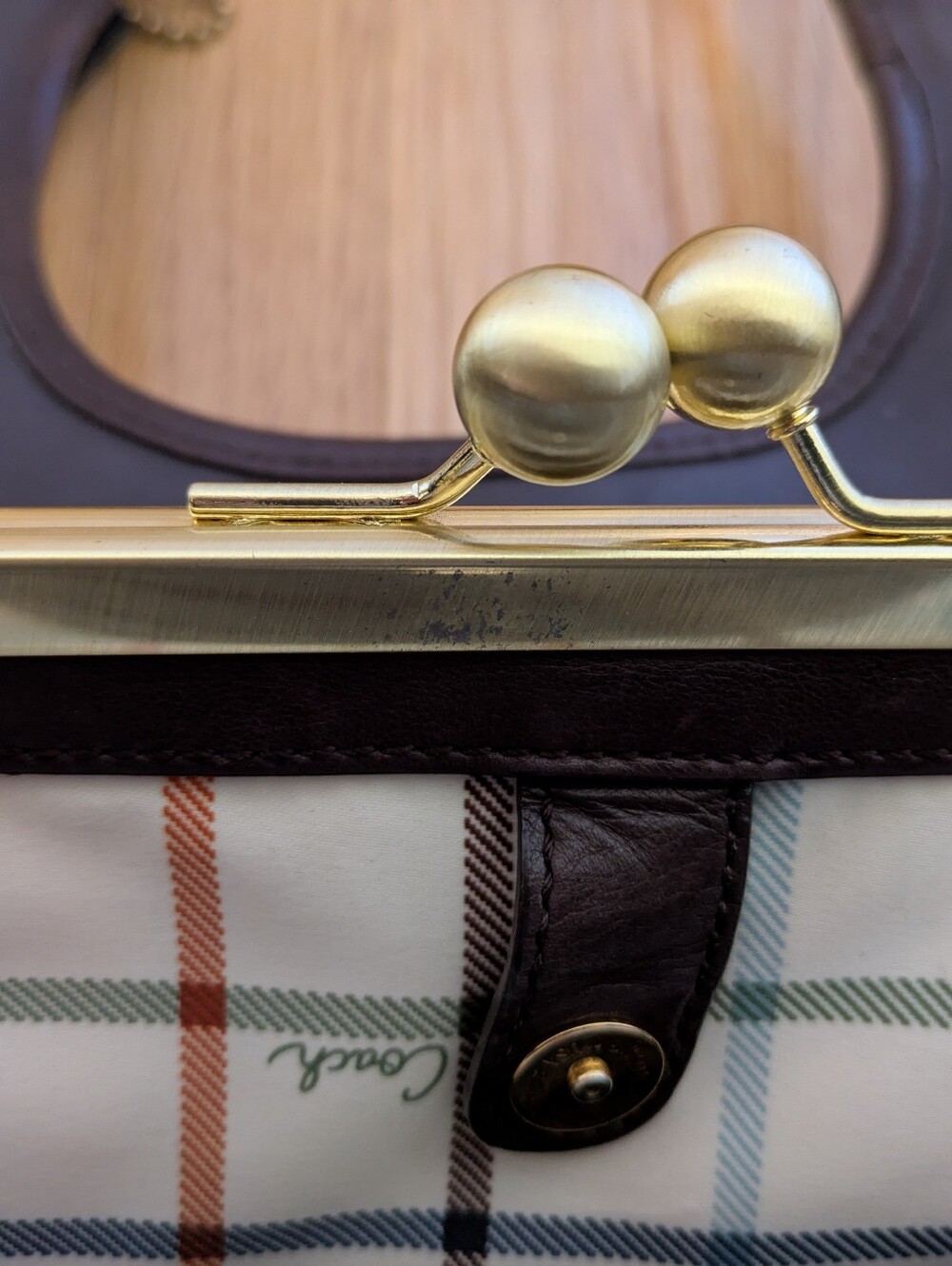 Coach Leather Kisslock Purse. - Picture 8 of 12